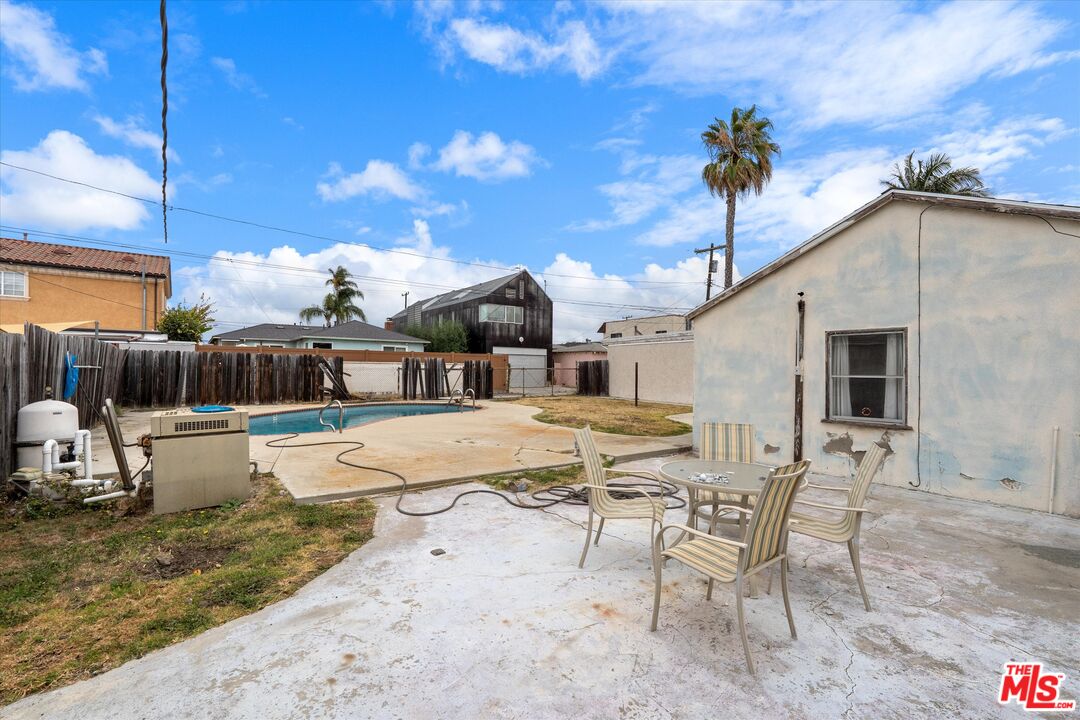 12923 Gilmore Ave