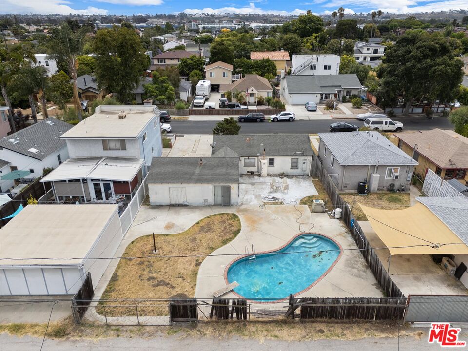 12923 Gilmore Ave