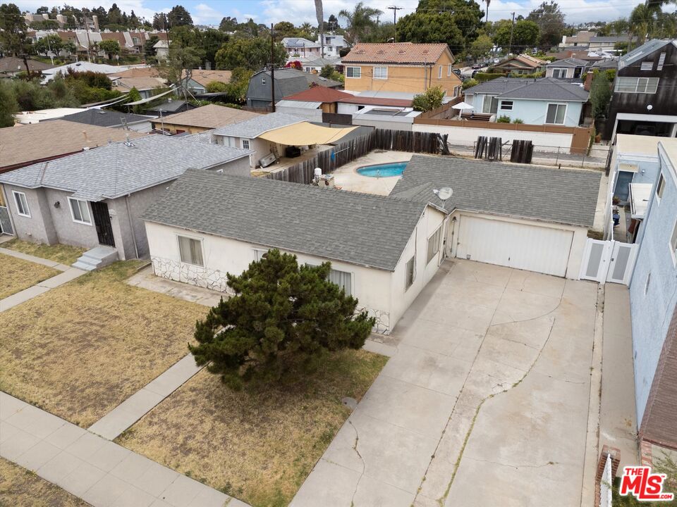 12923 Gilmore Ave