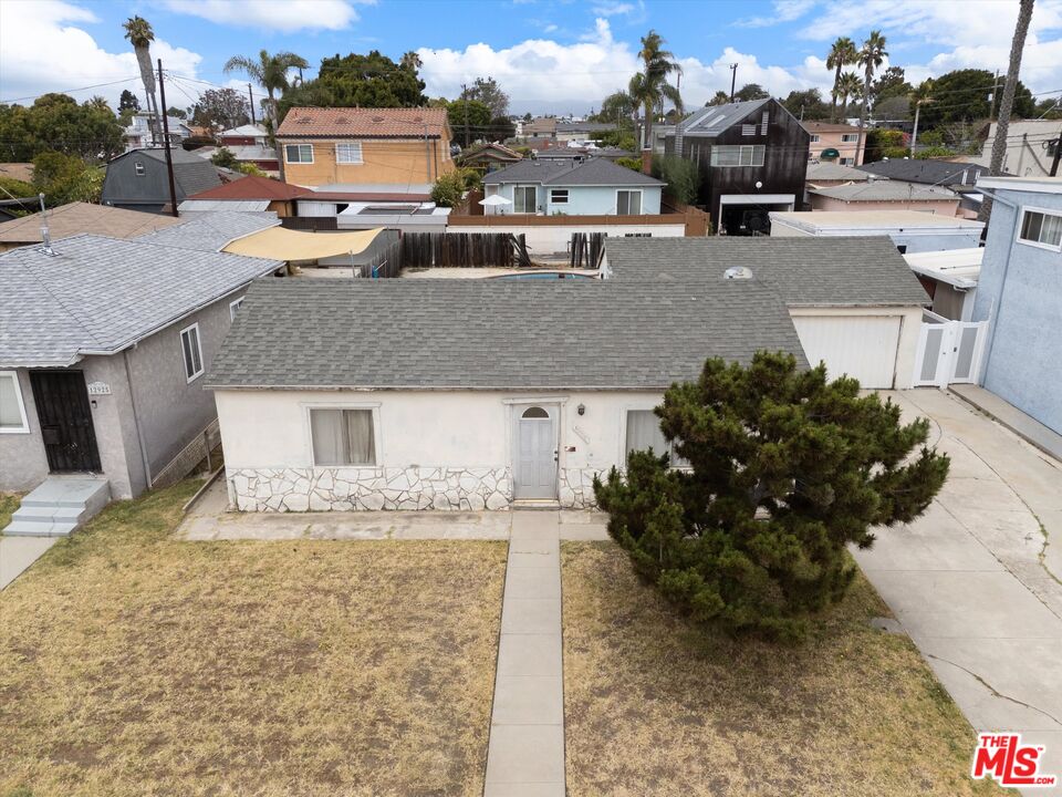 12923 Gilmore Ave