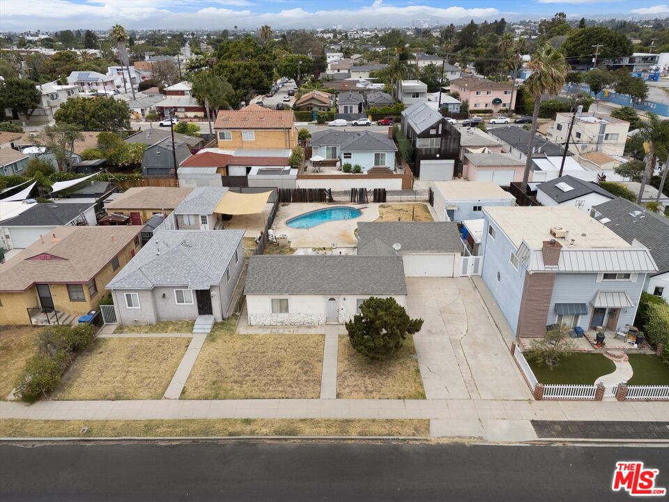 12923 Gilmore Ave