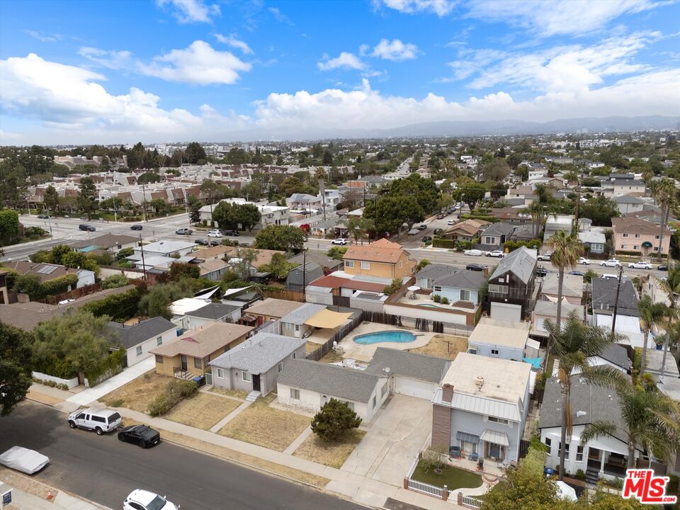 12923 Gilmore Ave