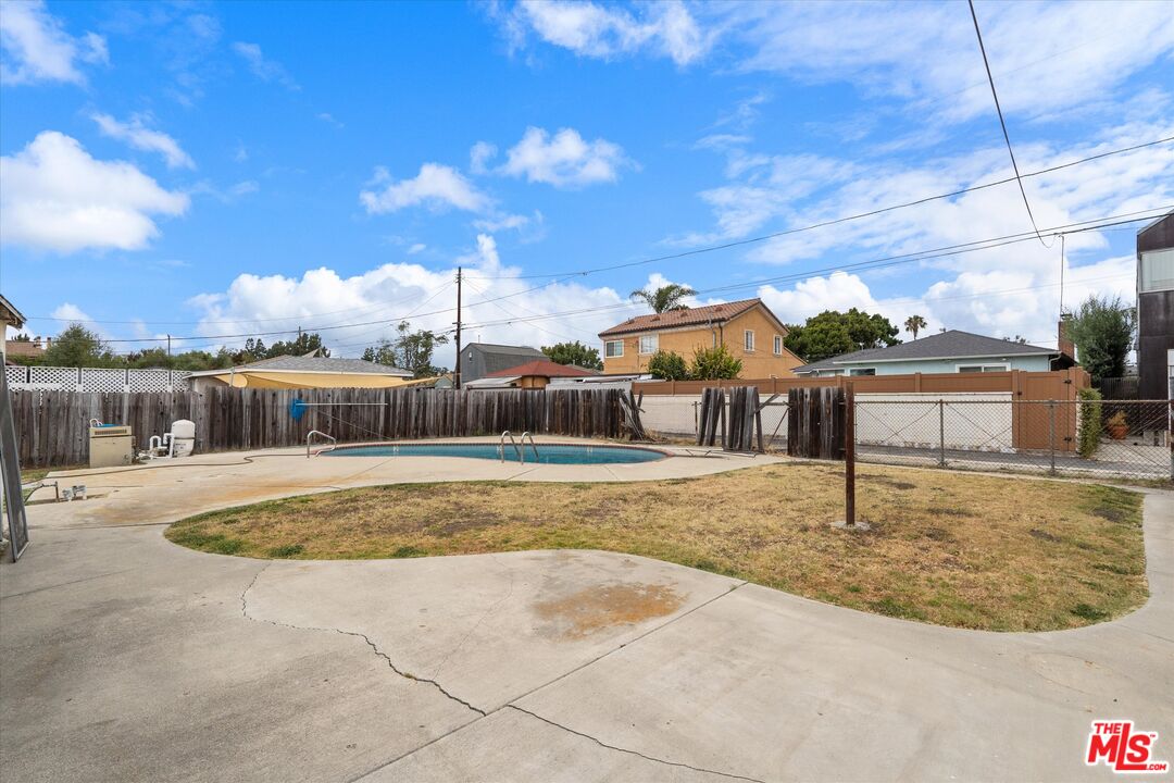 12923 Gilmore Ave