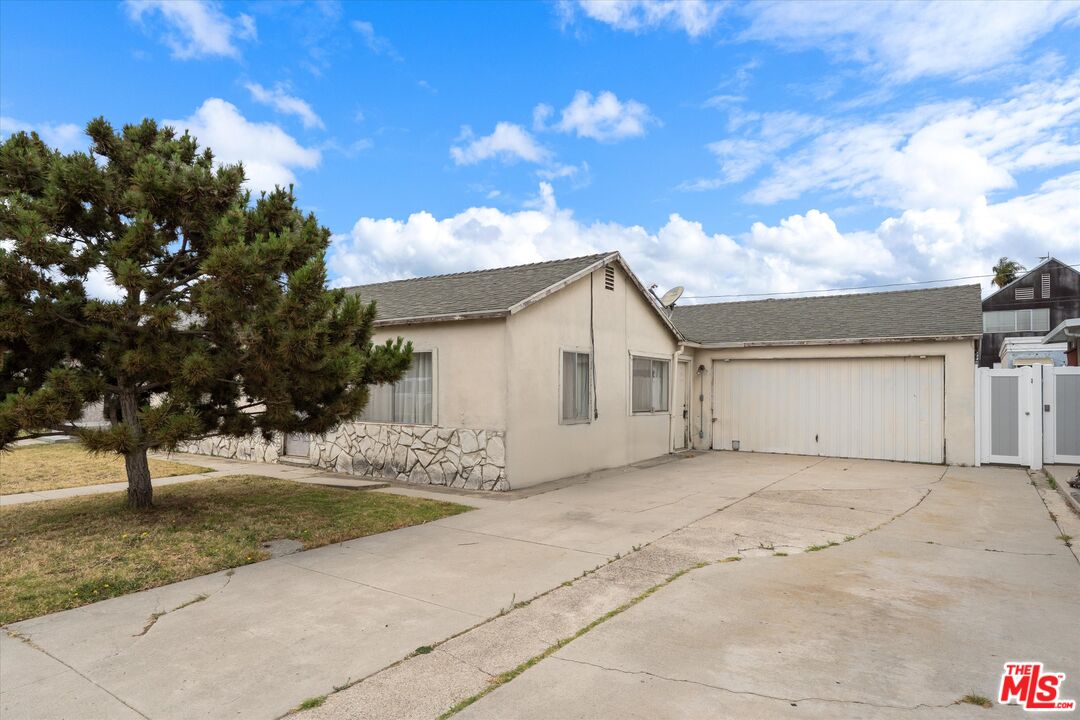 12923 Gilmore Ave