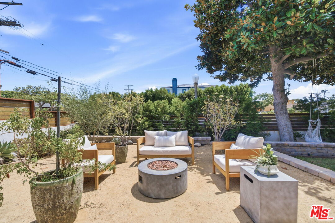 7952 Dunbarton Ave