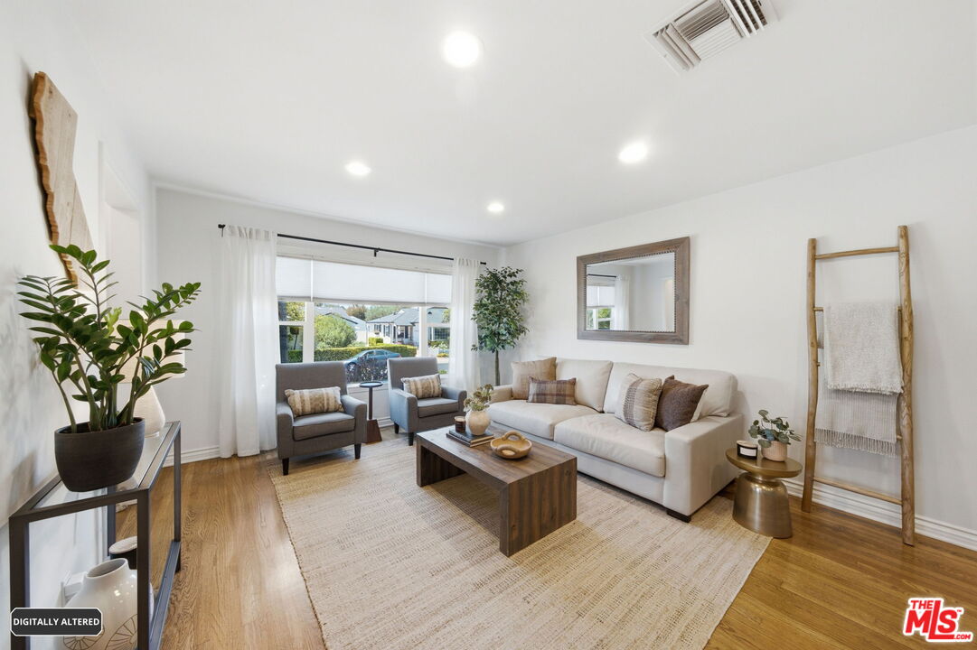 7952 Dunbarton Ave