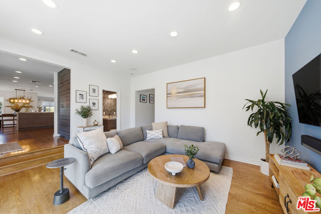 7952 Dunbarton Ave