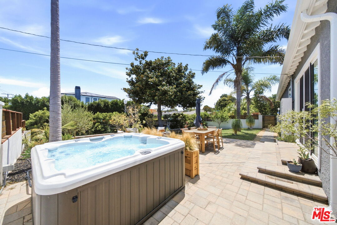7952 Dunbarton Ave