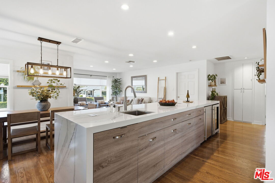 7952 Dunbarton Ave