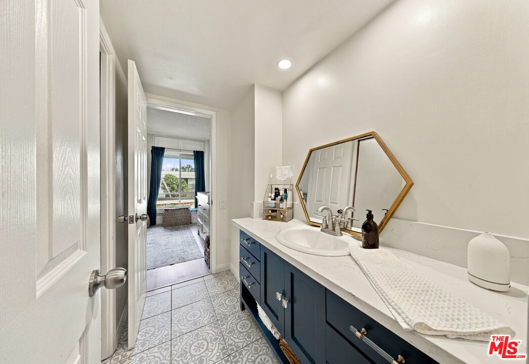 3166 S Sepulveda Blvd Unit: 6