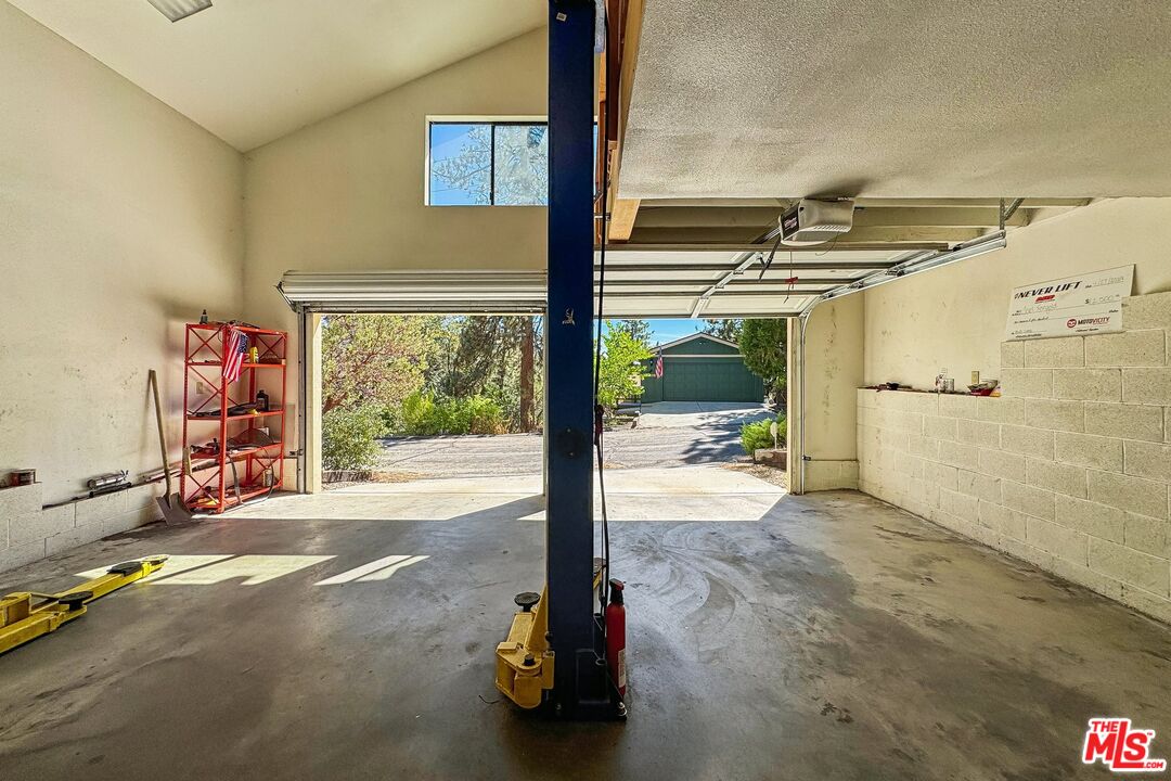 26857 Crestview Dr
