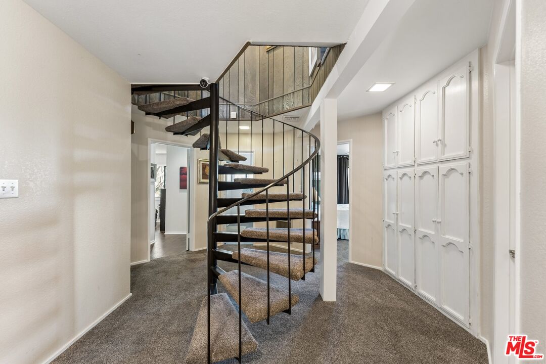 26857 Crestview Dr