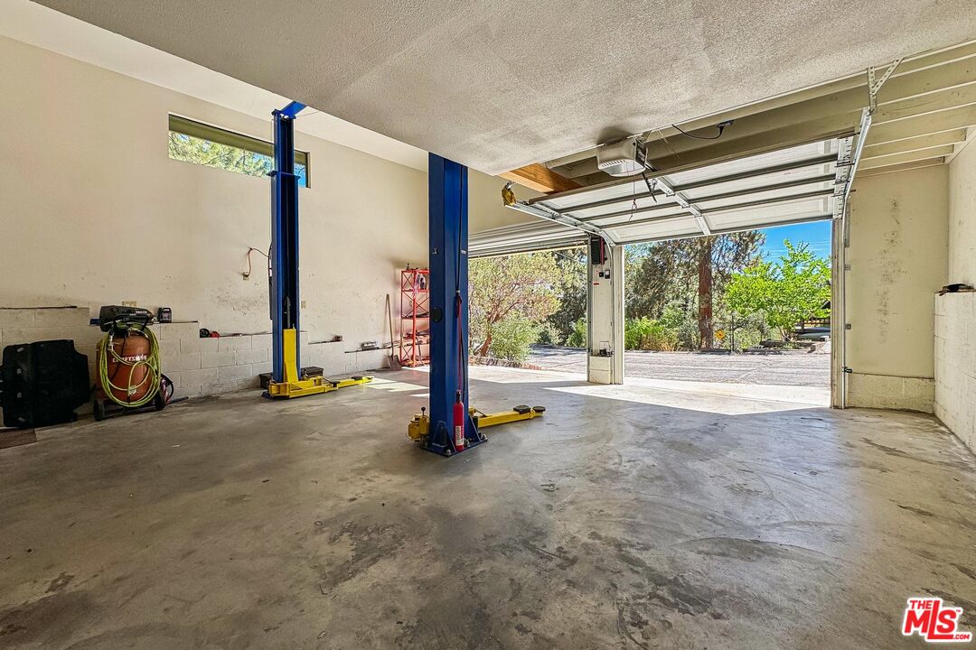 26857 Crestview Dr