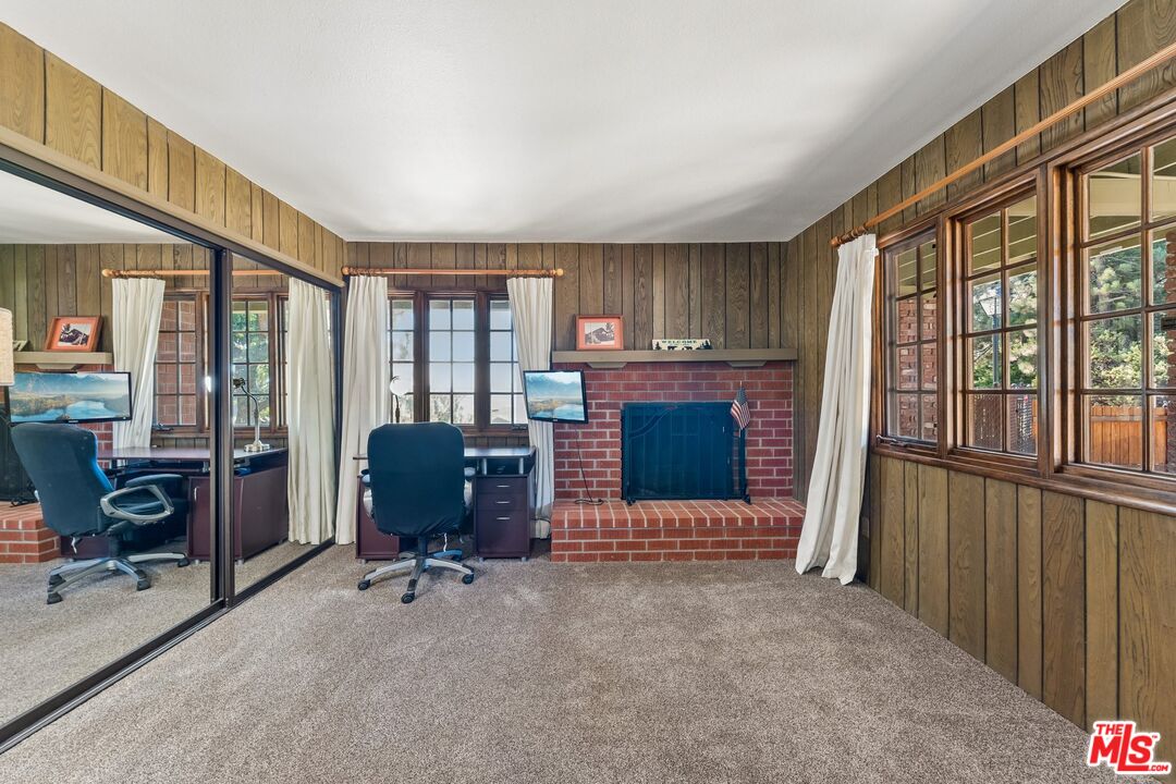26857 Crestview Dr