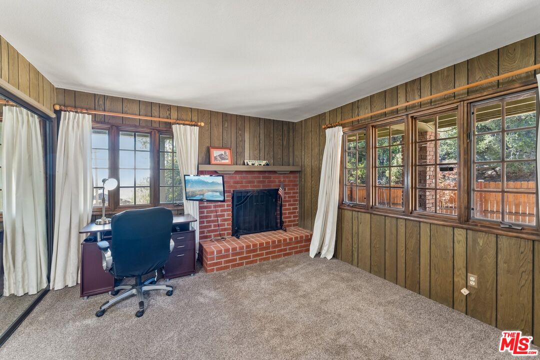 26857 Crestview Dr