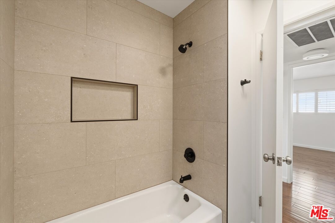 1410 S Bentley Ave Unit: 304