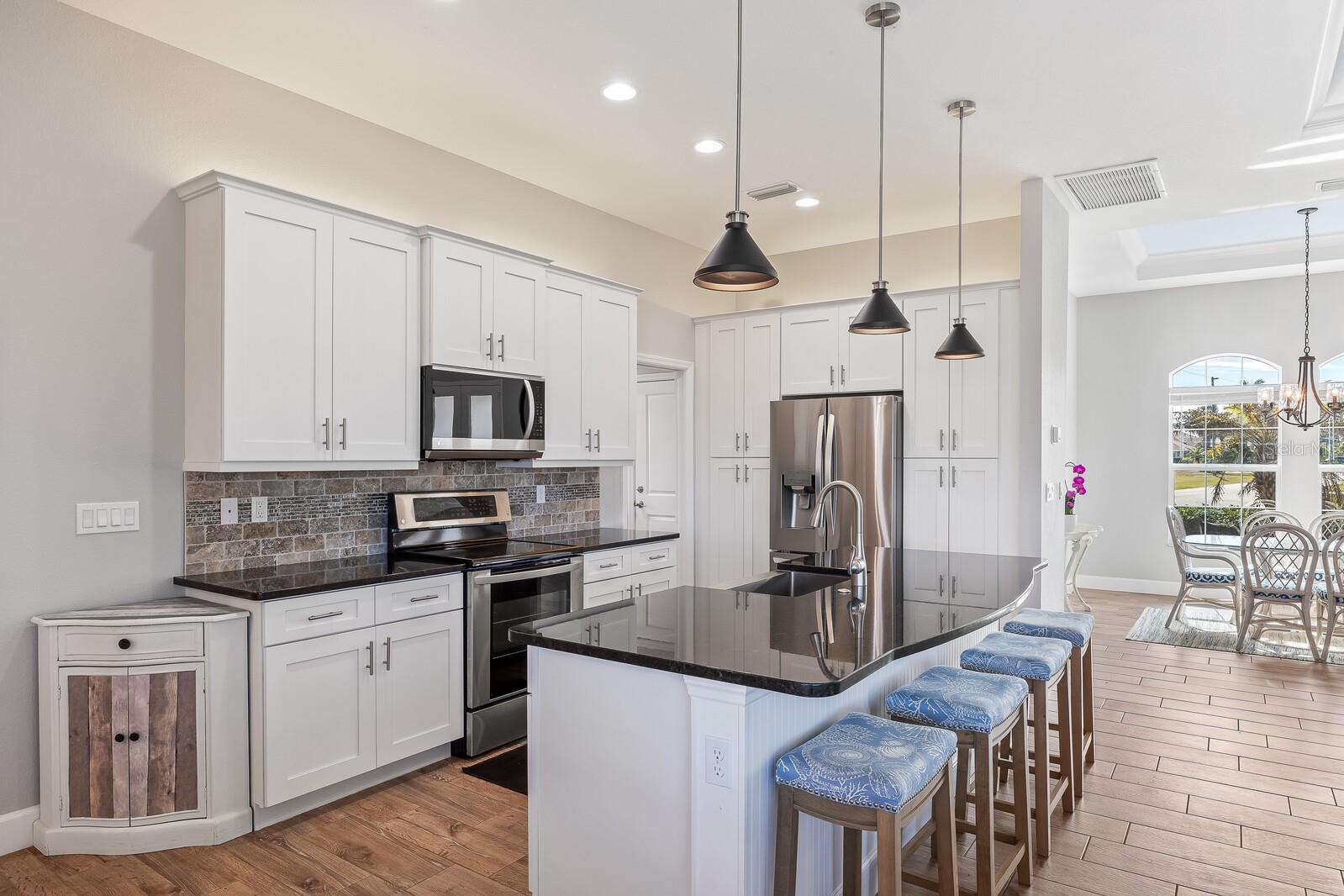 497 ROTONDA CIR