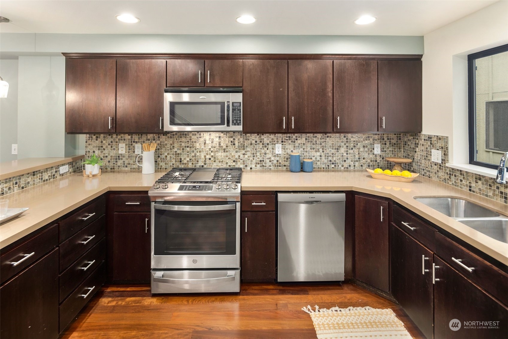 2042 Eastlake Avenue E Unit: B