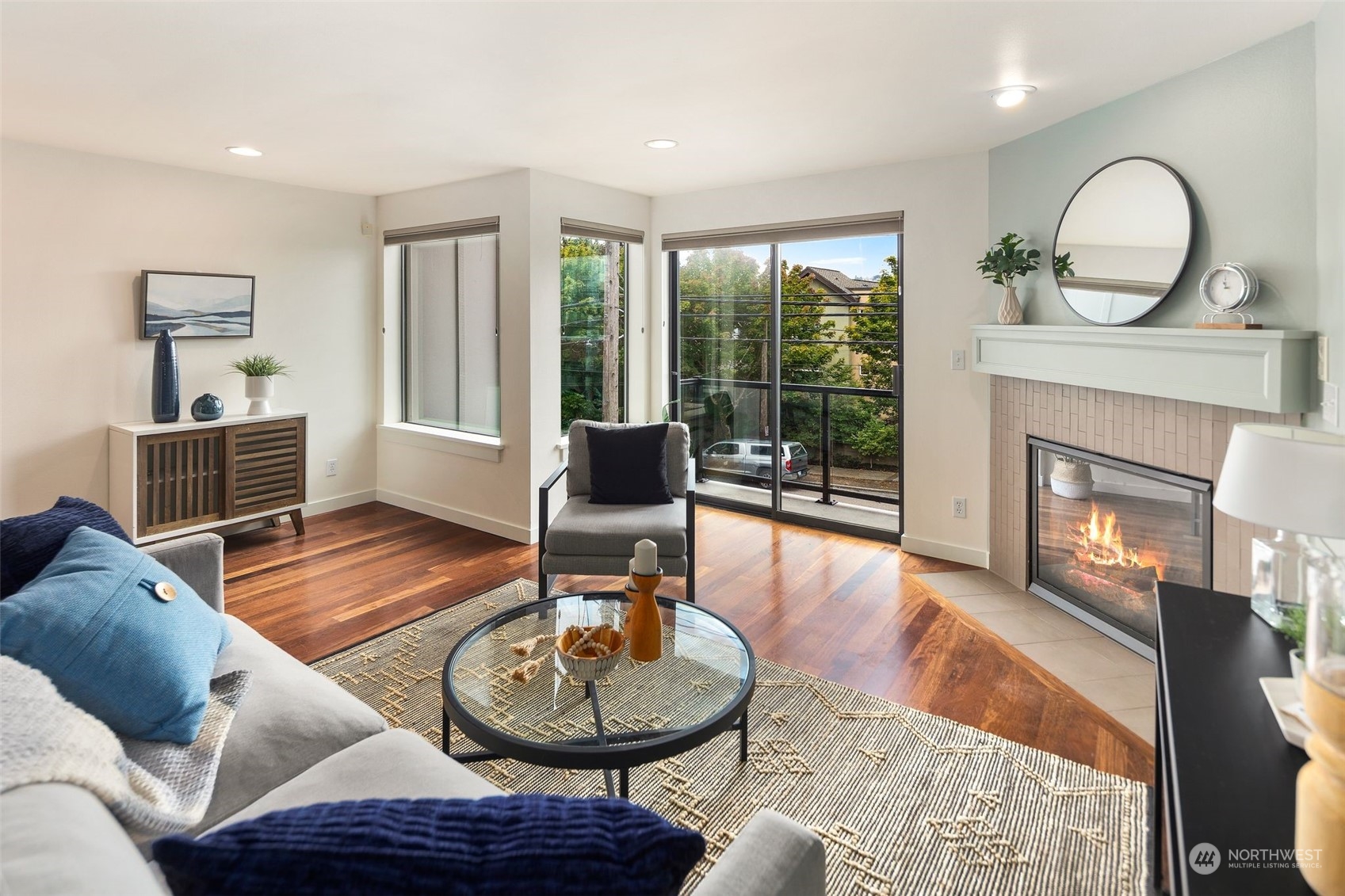 2042 Eastlake Avenue E Unit: B