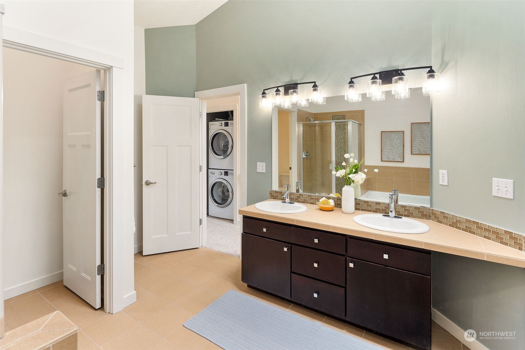 2042 Eastlake Avenue E Unit: B