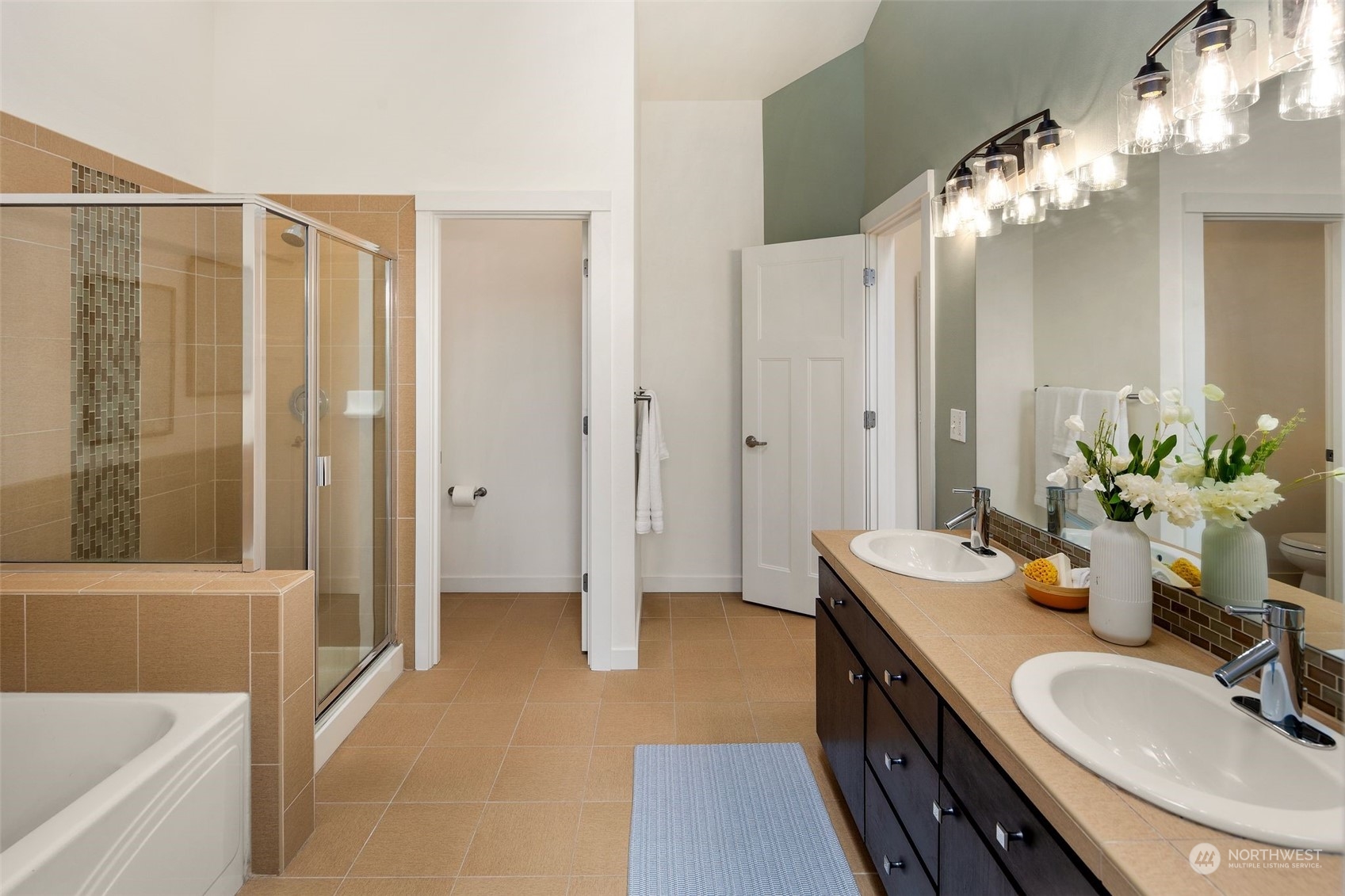 2042 Eastlake Avenue E Unit: B