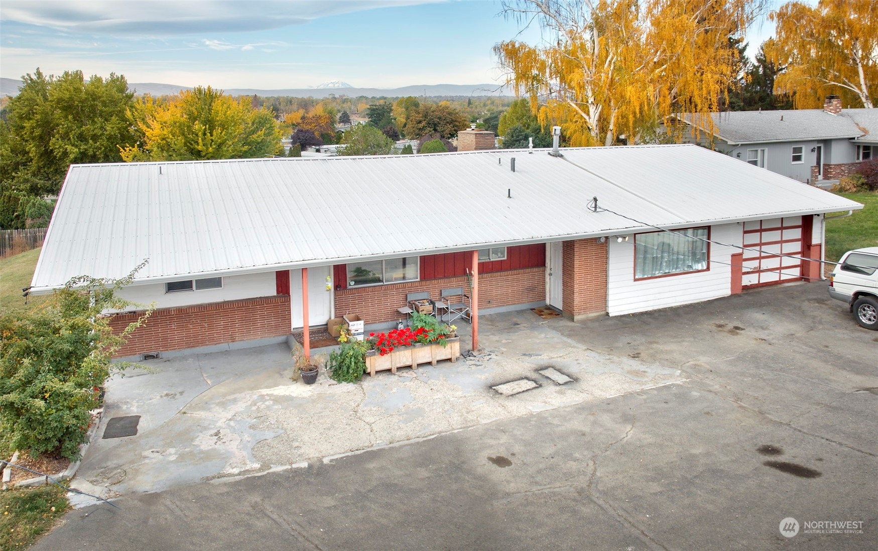 924 Adamsview Road