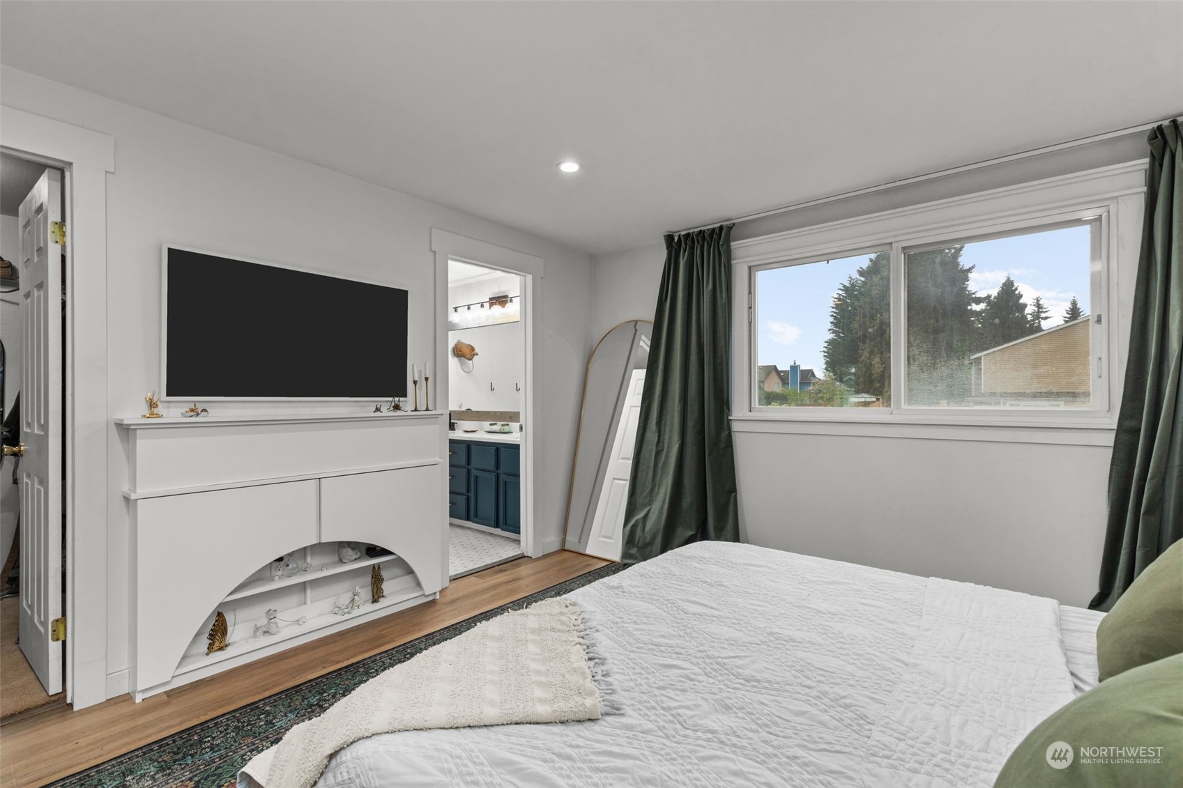 1313 S 236th Place