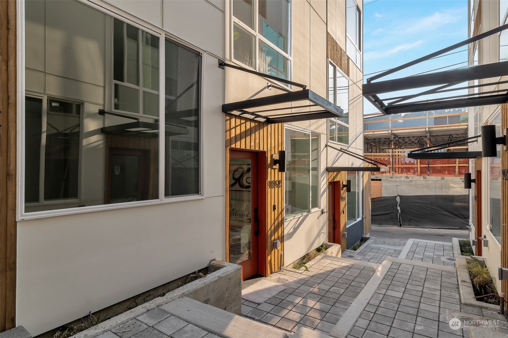 907 Hiawatha Place S Unit: F