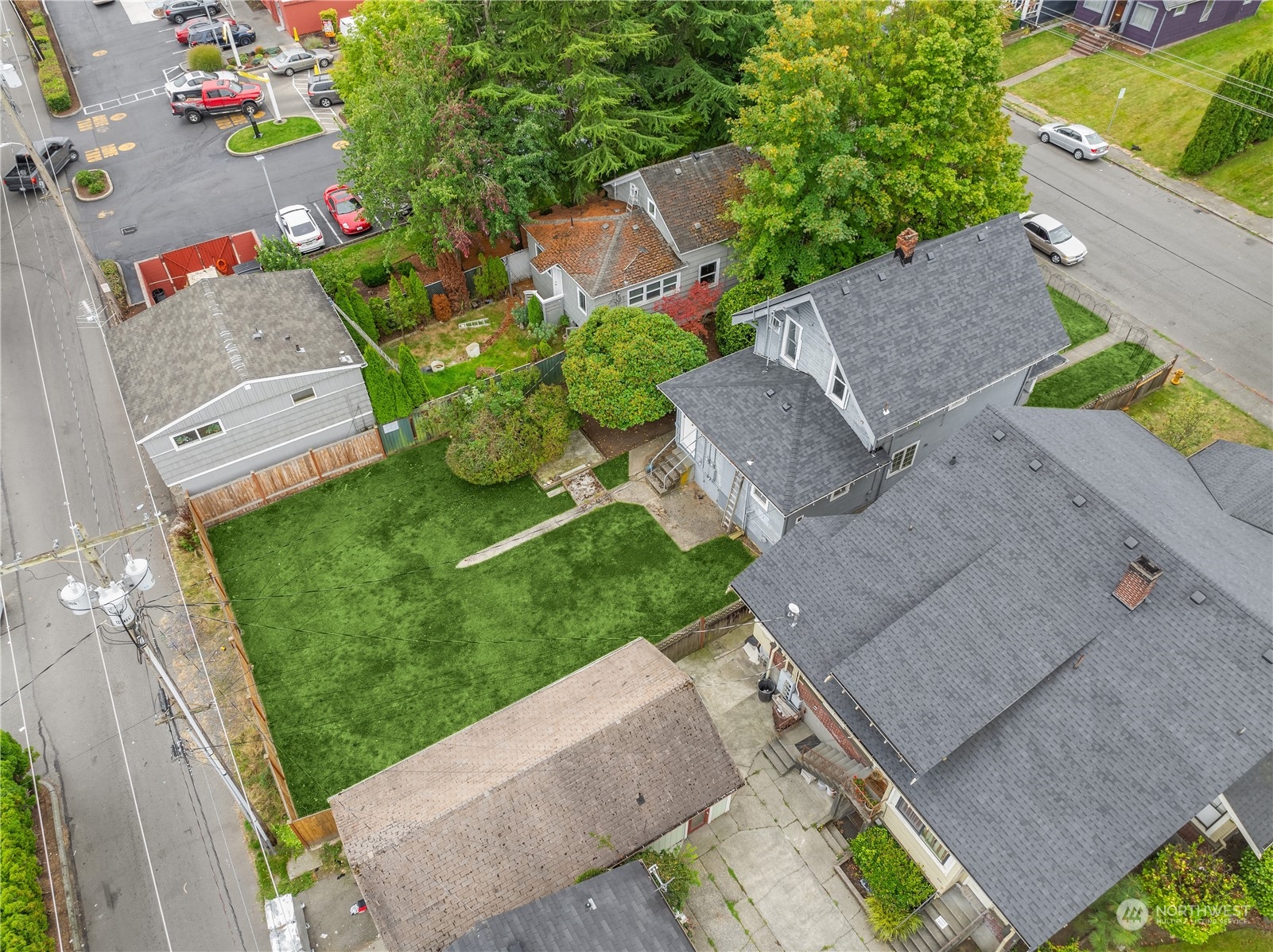 2605 Lombard Ave