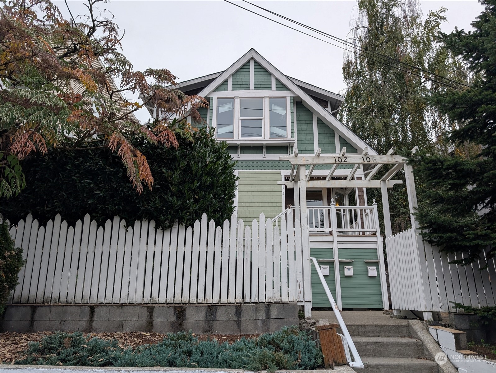 106 12th Avenue E