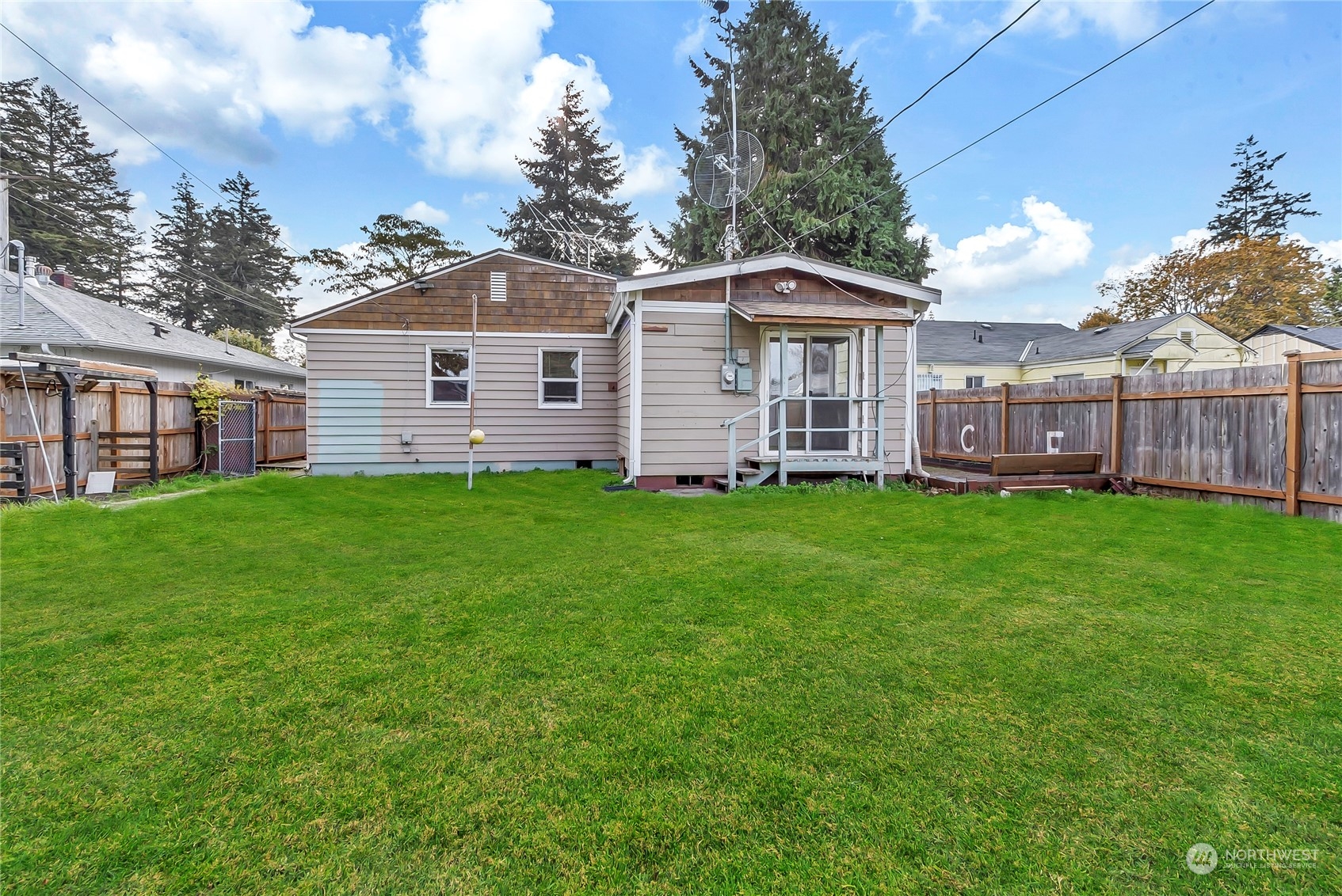 4605 S American Lake Boulevard