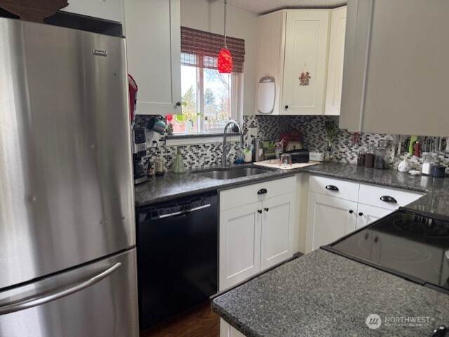 4312 Sunset Drive W