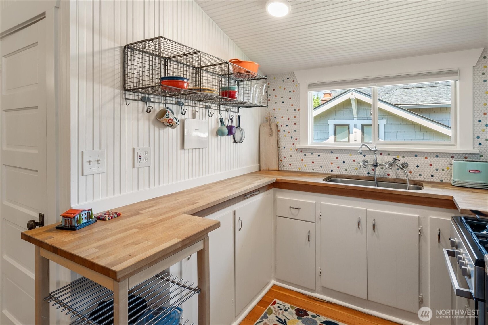 5618 Keystone Place N