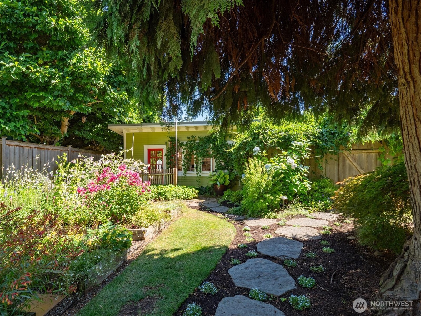 5618 Keystone Place N