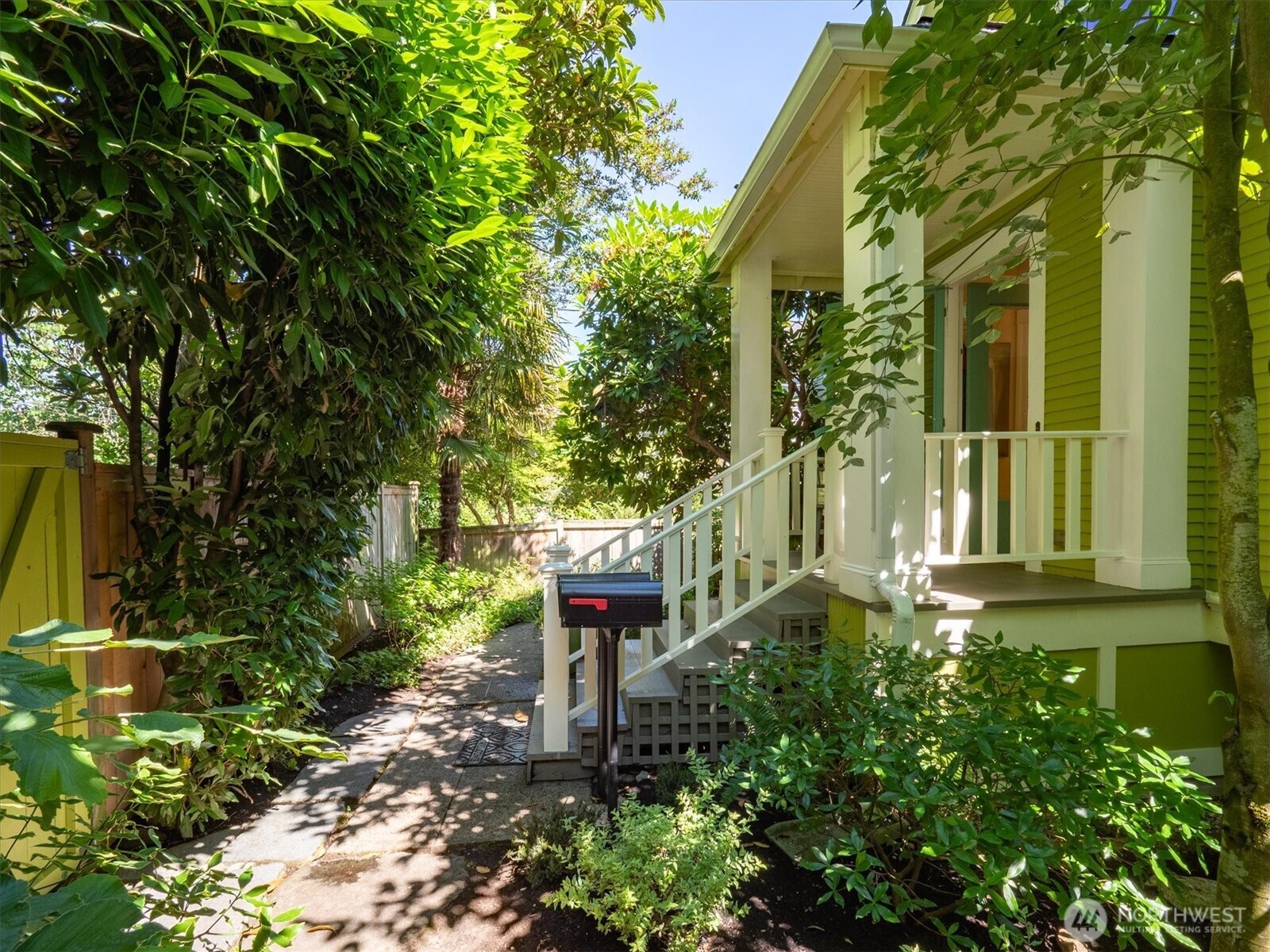 5618 Keystone Place N