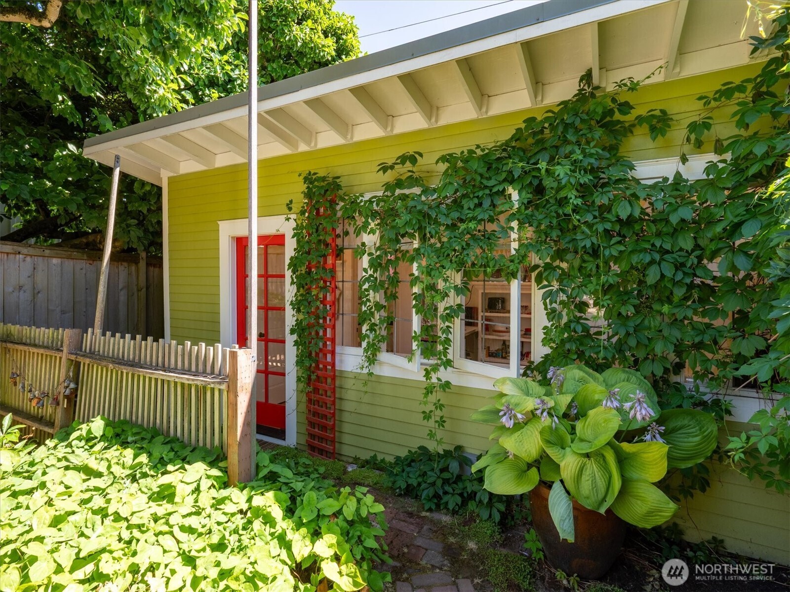 5618 Keystone Place N