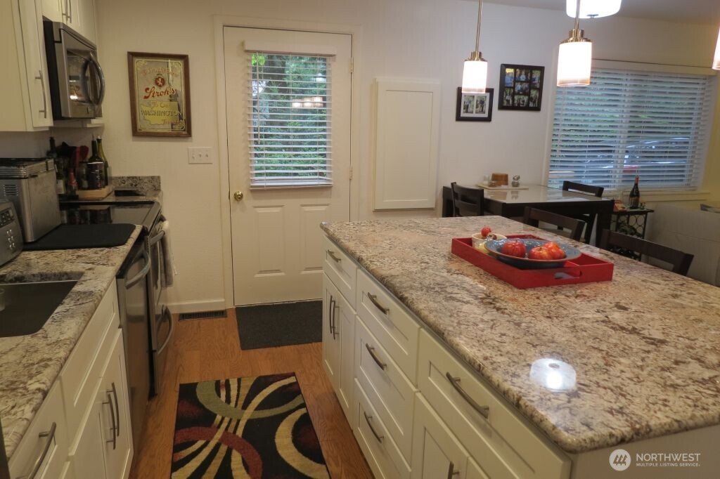 590 E Pointes Drive W