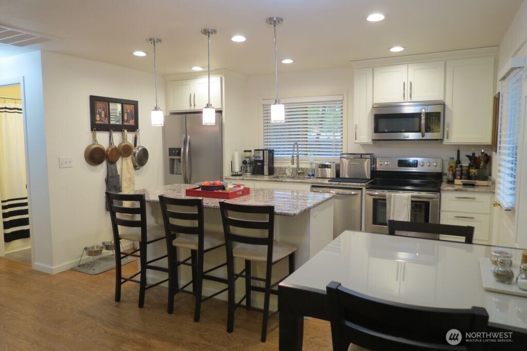 590 E Pointes Drive W