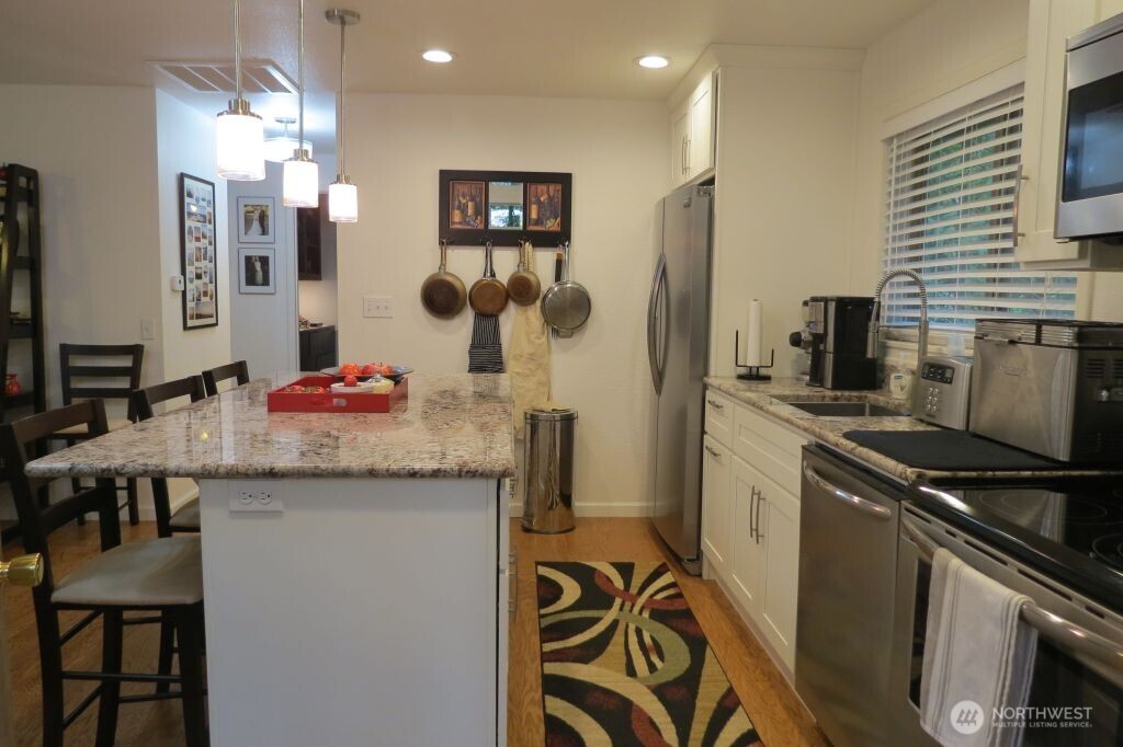 590 E Pointes Drive W