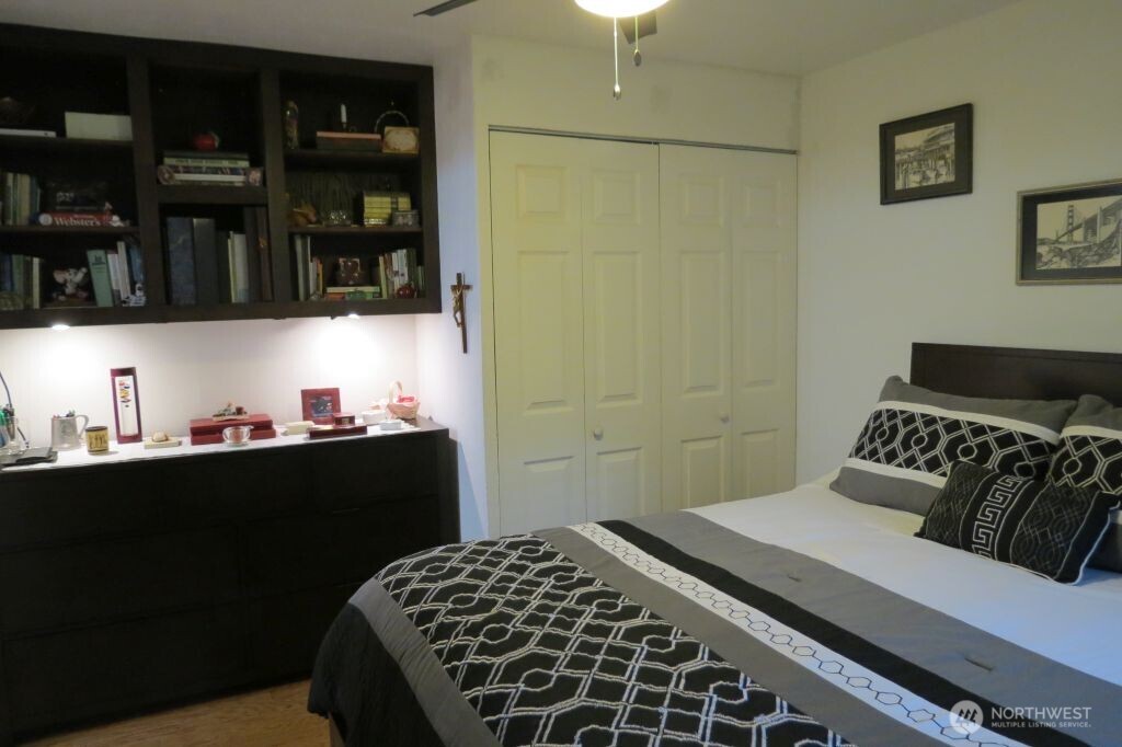 590 E Pointes Drive W