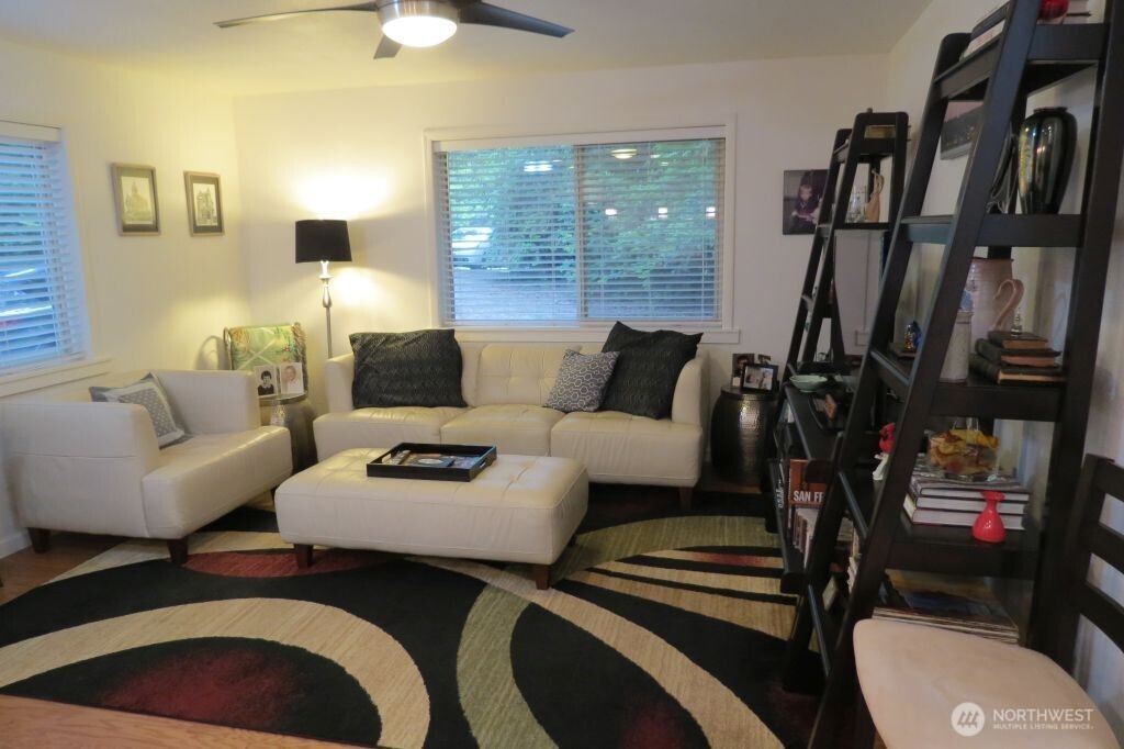 590 E Pointes Drive W