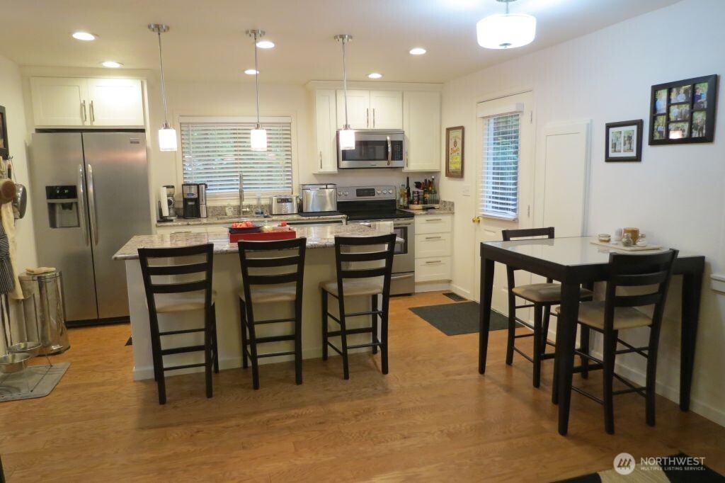 590 E Pointes Drive W