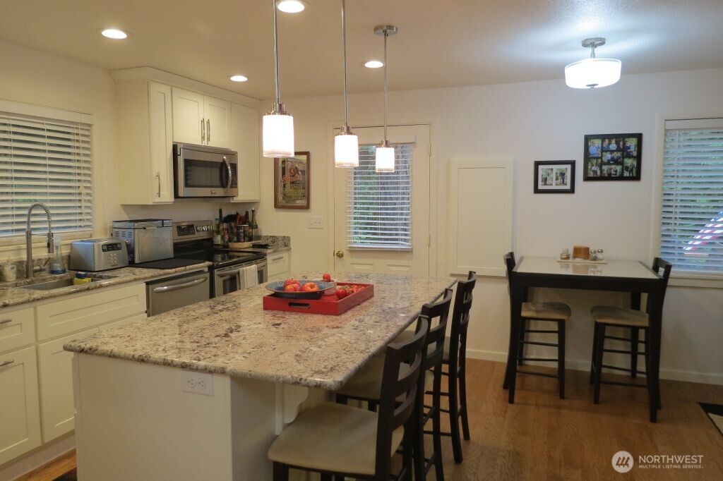 590 E Pointes Drive W