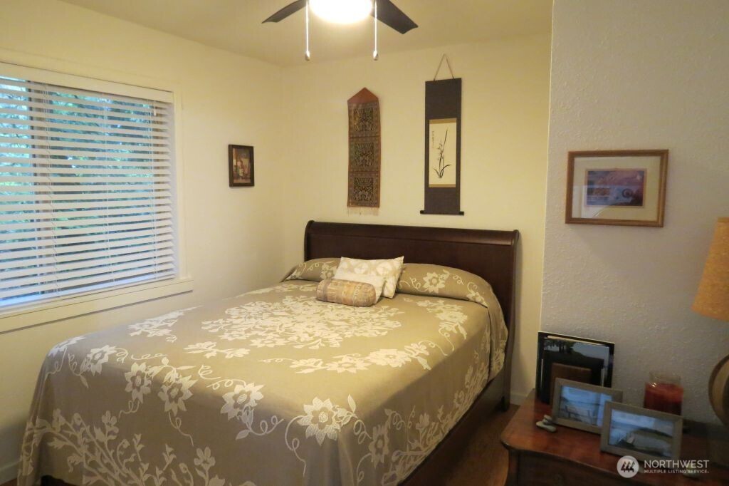 590 E Pointes Drive W