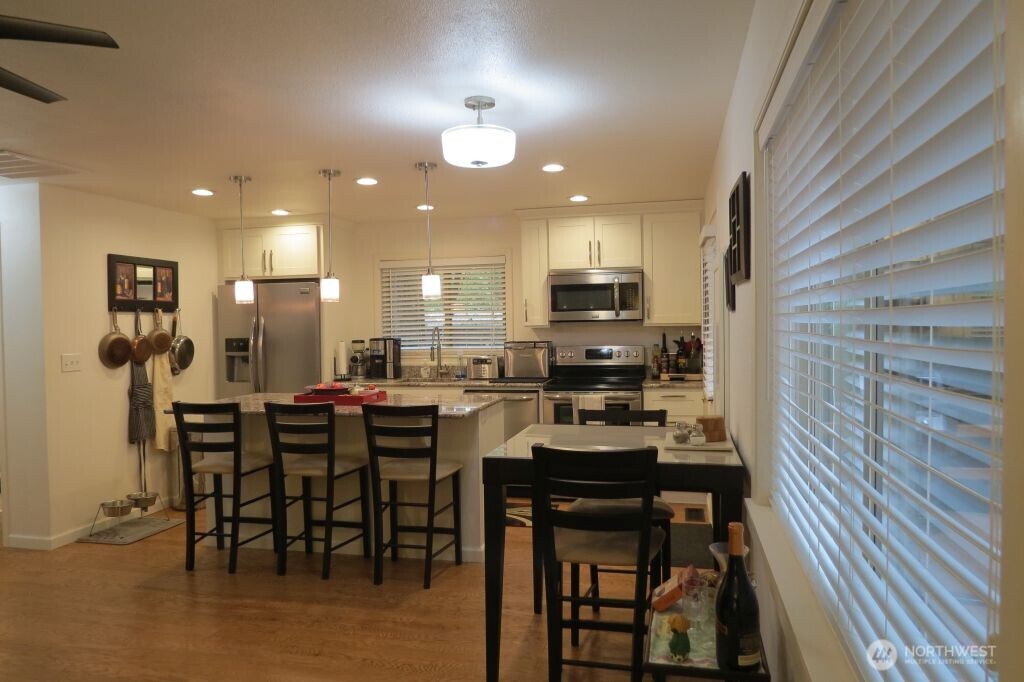 590 E Pointes Drive W