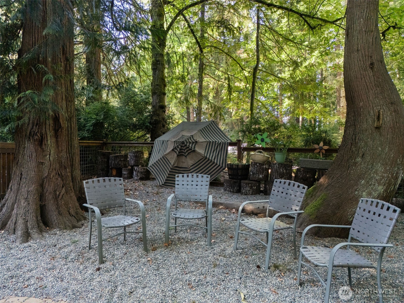 590 E Pointes Drive W