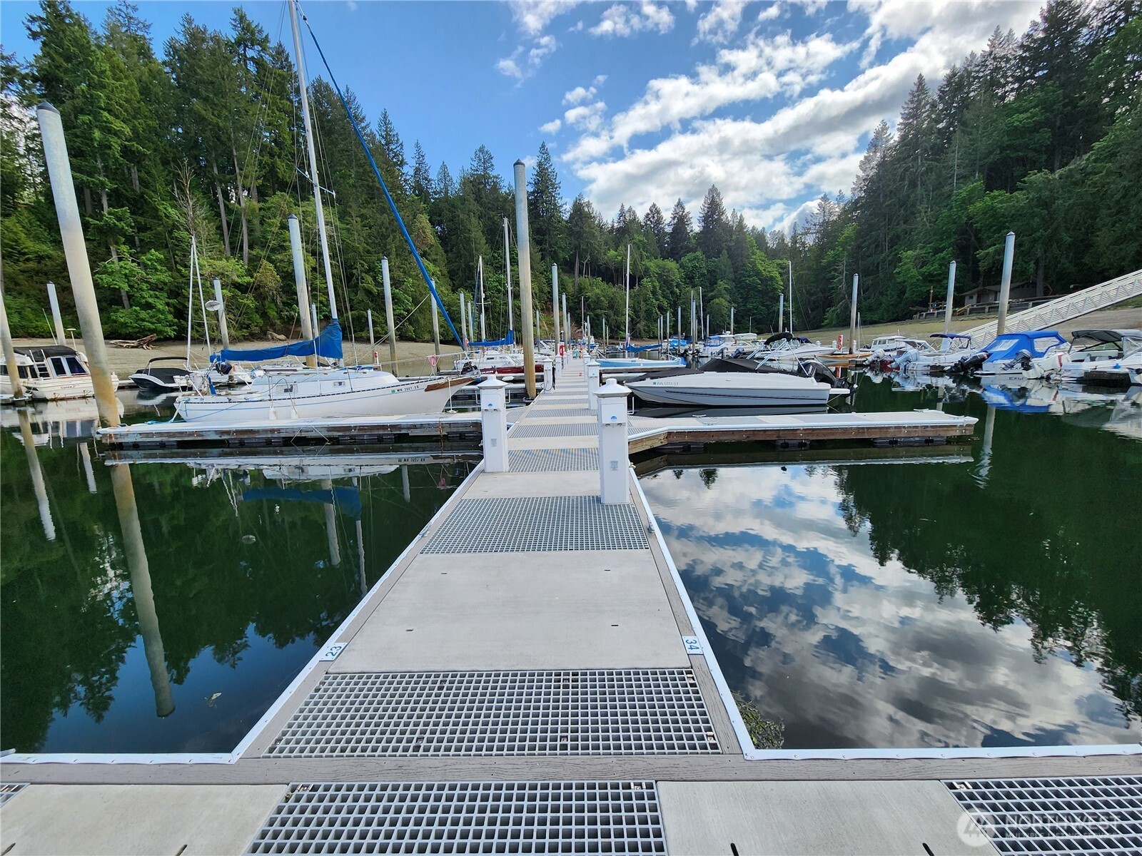 590 E Pointes Drive W