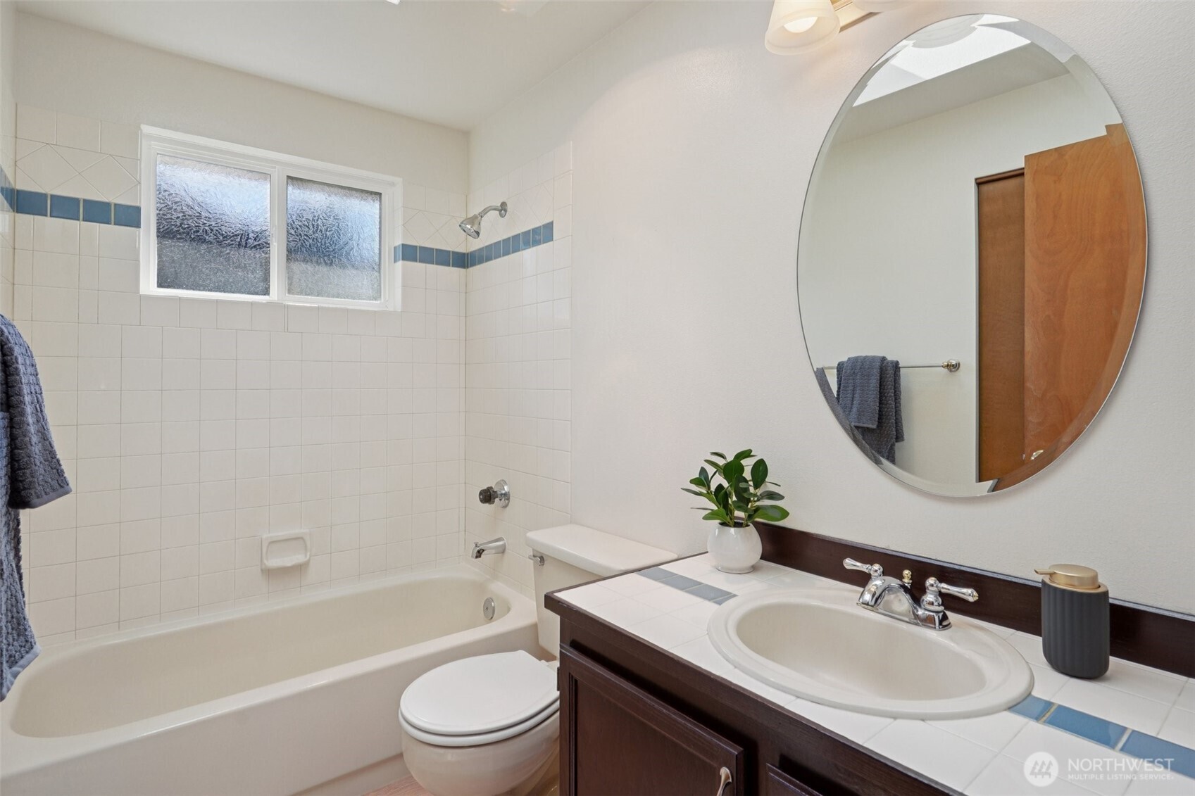 2229 Ilwaco Avenue NE