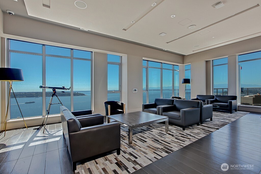 583 Battery Street Unit: 309N