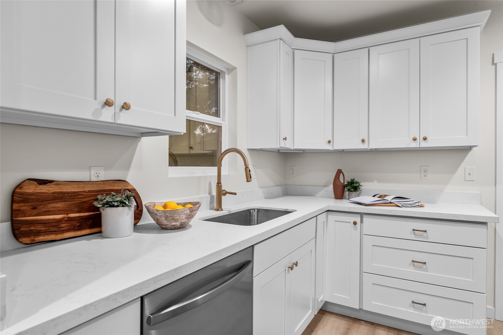 610 W Halladay Street